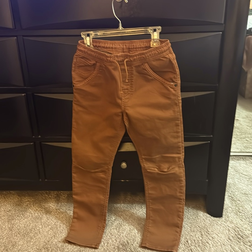 Boys pants .  Barely used . Good condition 😀
